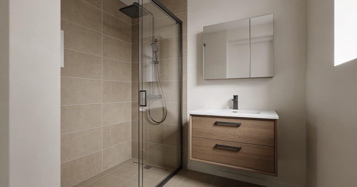 Petite salle de bain avec douche italienne et meuble suspendu